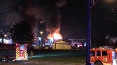 Пожар начался после взрыва на лакокрасочной фабрике в США