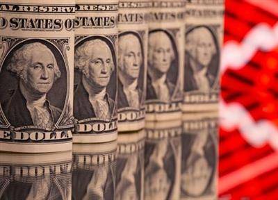 Доллар около двухнедельных минимумов из-за снижения доходности госбондов США