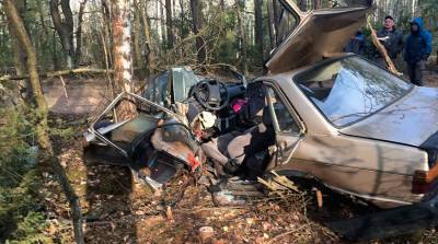 Два человека пострадали в аварии на лесной дороге под Новогрудком