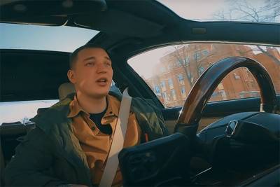 «Обсуждаю продажу всех машин»: блогер Бил дал первое интервью после ДТП в Москве