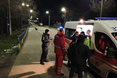 В Кривом Роге пьяная женщина спрыгнула с моста, но ее спасли