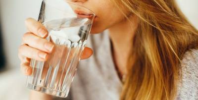 Анита Луценко рассказала, почему важно выпивать стакан воды сразу после пробуждения - ТЕЛЕГРАФ
