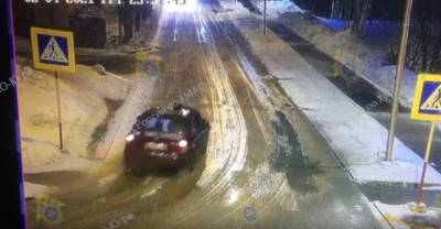 Не хотел сдаваться: пьяный сибиряк сбил полицейского и прокатил его на капоте — видео
