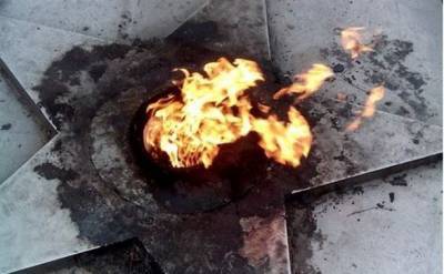 Полиция задержала в Подмосковье готовившую яичницу на Вечном огне женщину