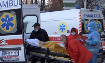 Поскользнулась и упала со второго этажа: в Харькове несчастье произошло со школьницей