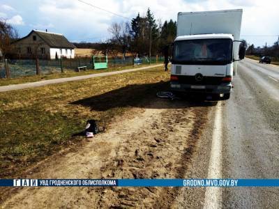 Серьезное ДТП в Дятловском районе: водитель отвлекся на телефон и насмерть сбил велосипедистку