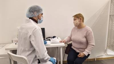 Петербуржцы стали чаще обращаться к врачам с жалобами на симптомы коронавируса