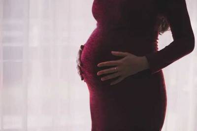В США впервые мужчин обязали платить за беременность и роды