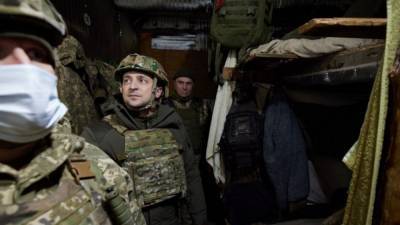 Зеленский захотел подбодрить украинских военных на передовой в Донбассе