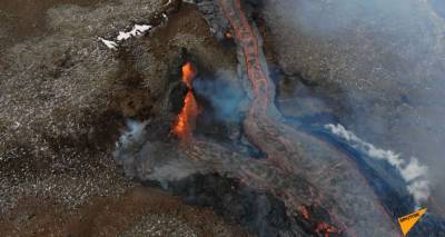 Новая 500-метровая трещина с лавой образовалась у вулкана Фаградальсфьядль. Видео