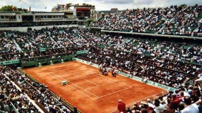 Старт теннисного турнира "Ролан Гаррос" во Франции перенесен на неделю