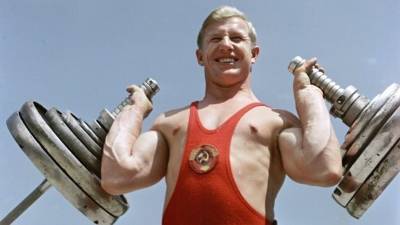 Мировой рекордсмен по тяжелой атлетике Куренцов умер после юбилея