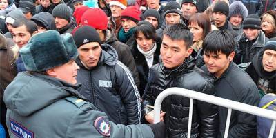 Россияне стали меньше любить мигрантов