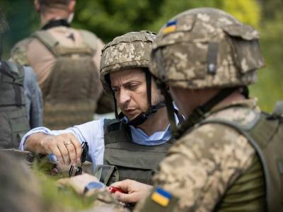 Зеленский отправился на фронт на фоне обострения российско-украинского конфликта