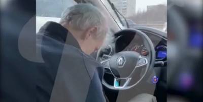 В Воронеже, Россия, таксисту стало плохо за рулем, и он умер от инсульта после скандала, видео - ТЕЛЕГРАФ