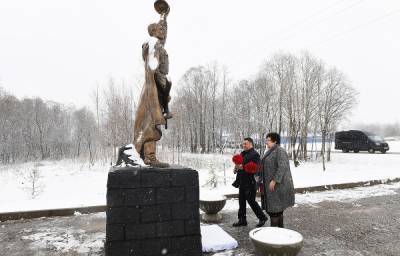 Игорь Руденя в Лихославле возложил цветы к Памятнику неизвестному солдату и Обелиску Победы