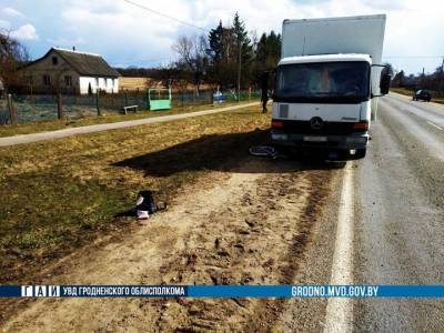 Водитель грузовика насмерть сбил велосипедистку возле Дятлово