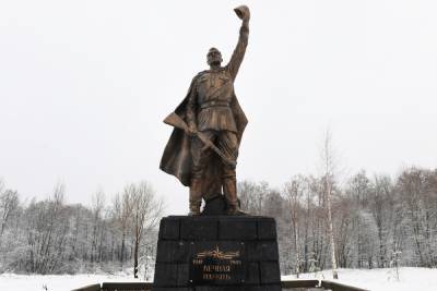Губернатор Тверской области возложил цветы к Памятнику неизвестному солдату в Лихославле