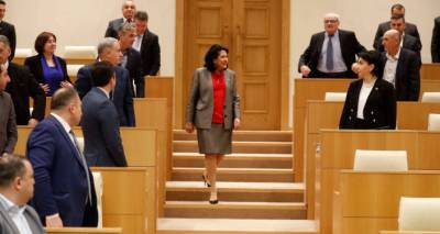 Президент Грузии выступит с ежегодным обращением в парламенте 9 апреля
