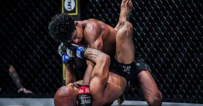 Сенсация в октагоне: легенду UFC брутально нокаутировали в титульном поединке (видео)