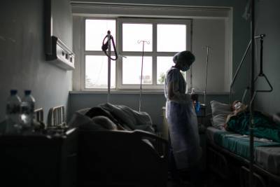 Нехватка коек в больницах и истощенность медиков: ситуация с COVID-19 в Запорожье и области