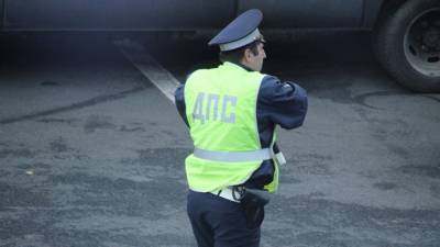 Пьяный водитель "прокатил" полицейского на капоте в Югре