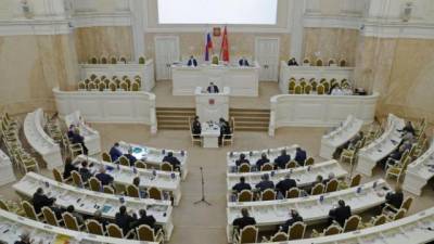 В ЗакСе Петербурга одобрили закон о выборах депутатов муниципальных советов