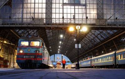 В "красной" Хмельницкой области перестали ходить пригородные поезда