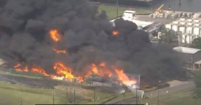 В штате Техас пришлось эвакуировать людей из-за пожара на складе с токсичными химпродуктами