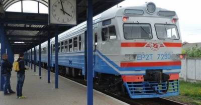 УЗ приостанавливает движение пригородных поездов в "красной" Хмельницкой области