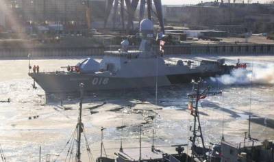 РФ перебрасывает десантные корабли в Черное море якобы на учения