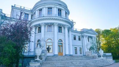 В Петербурге после масштабной реставрации открыли Елагин дворец