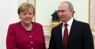 "Киев обостряет": Путин обсудил с Меркель ситуацию на юго-востоке Украины