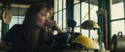 Анджелина Джоли в трейлере фильма "Те, кто желает мне смерти"