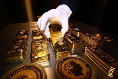 Золото дорожает на фоне снижения доллара, доходности госбондов после сохранения риторики ФРС