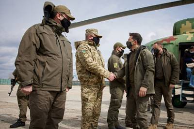 Зеленского во время поездки в Донбасс назвали «неслужившим уклонистом»