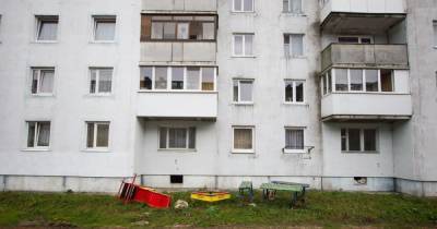 В Калининграде спасатели вызволили полуторогодовалого мальчика, который заперся в квартире