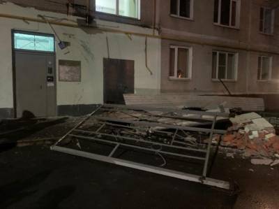 Прокуратура проведет проверку в связи с обрушением козырька подъезда в доме на юге Москвы