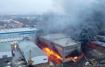 Пожар на складе в Люберцах потушили спустя 21 час