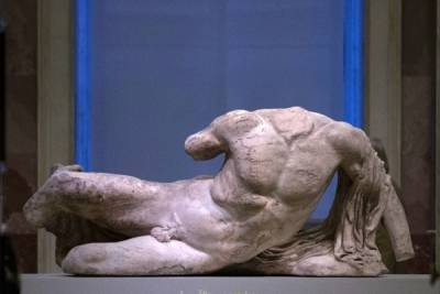Искусствовед объяснил жалобы на статуи в Эрмитаже весенним обострением