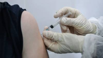 Петербург получил крупную партию вакцин «Спутник V» и «ЭпиВакКорона»