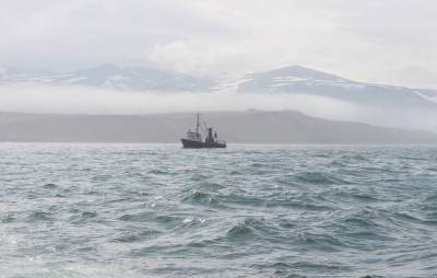Рыболовный траулер загорелся в Охотском море