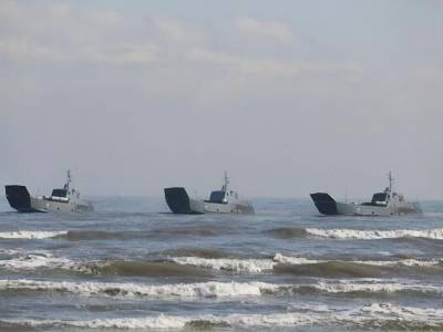 Россия перебросила в Черное море корабли из состава Каспийской флотилии. Маневры объяснили учениями