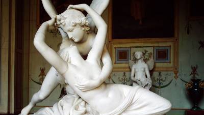 В Эрмитаже уточнили, кто написал жалобу на обнаженные скульптуры