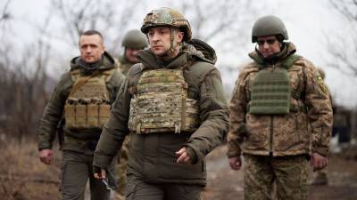 Зеленский посетил военных в Донбассе