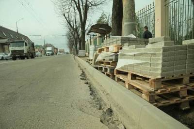 В Краснодаре обновят почти 2 км тротуаров по улице имени Академика Трубилина