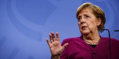 Меркель потребовала от Путина прекратить наращивание войск на границе с Украиной