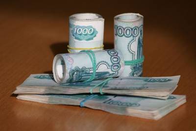 Эксперты объяснили причины, повлиявшие на небольшое укрепление курса рубля