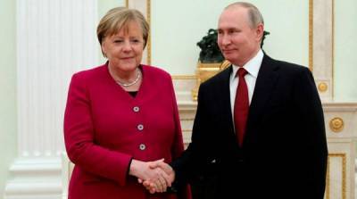 Путин обратил внимание Меркель на провокации ВСУ в Донбассе