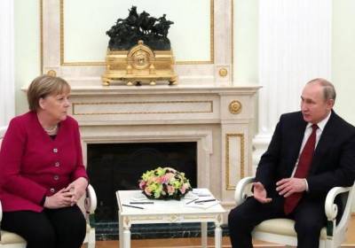 Меркель потребовала от Путина прекратить эскалацию на границе с Украиной